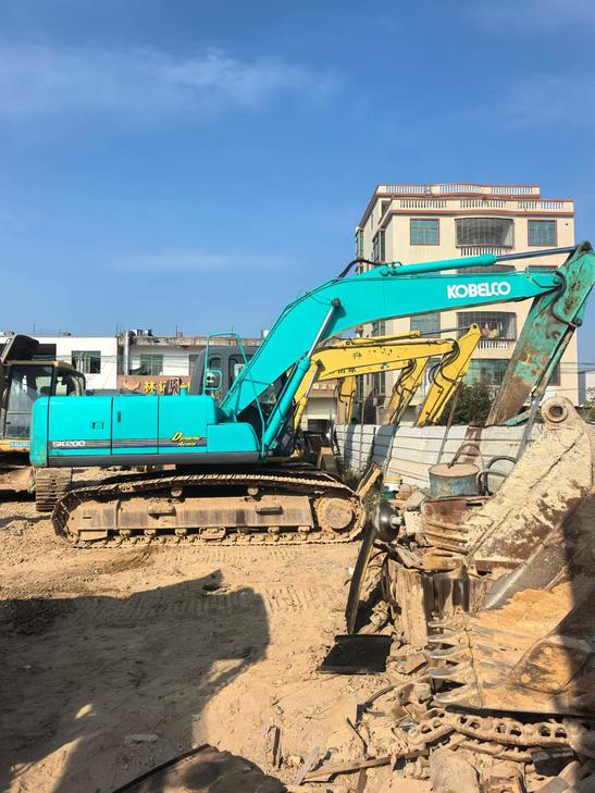 Buy Kobelco SK200-2 Used Excavator / 1