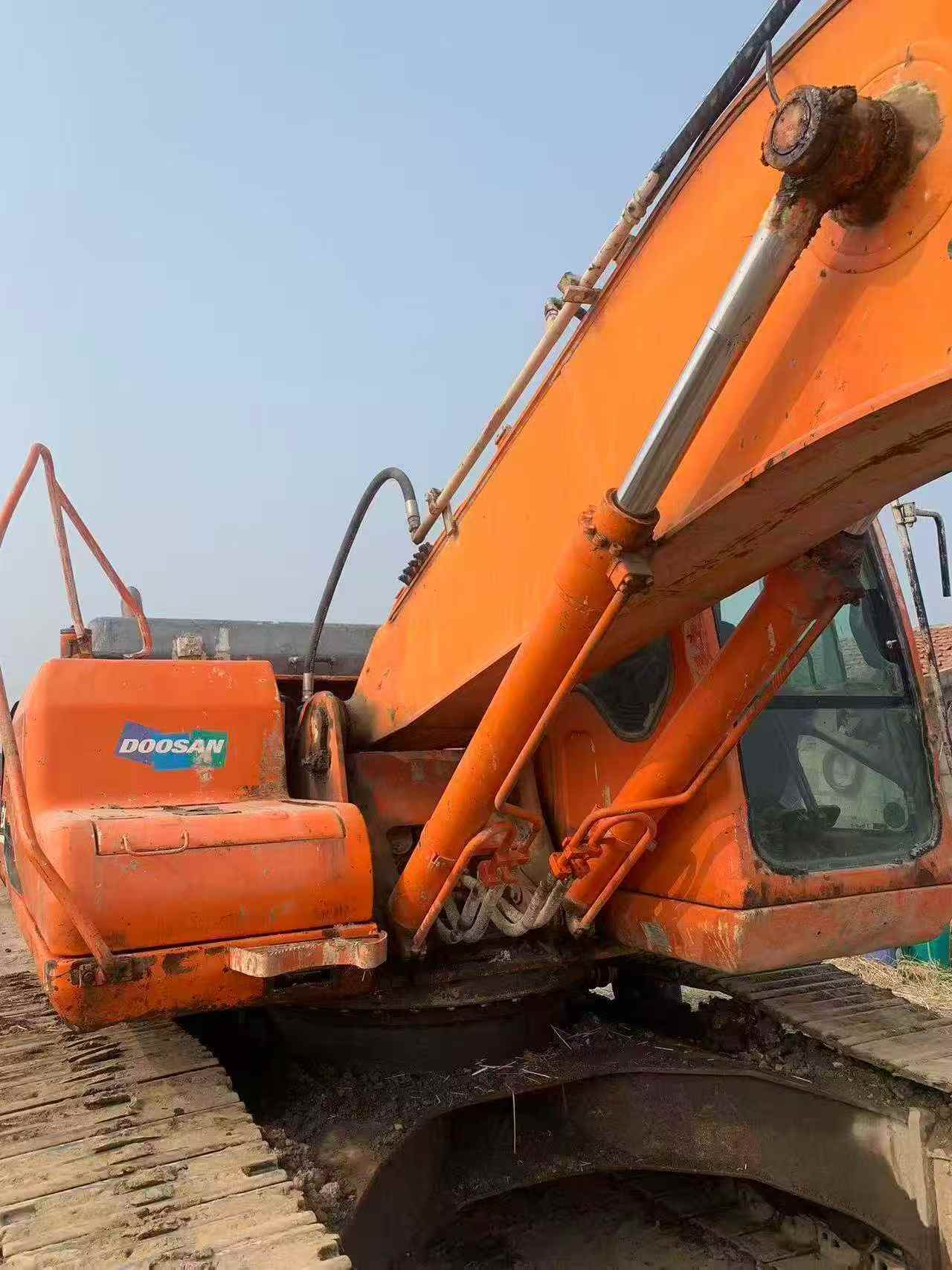 Buy Doosan DH220-3 Used Excavator / 4