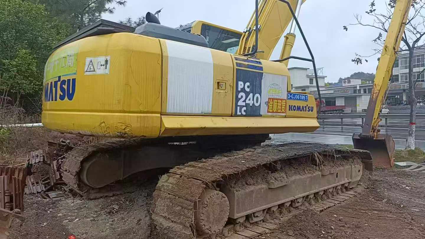 Buy Komatsu PC240-6 Used Excavator / 3