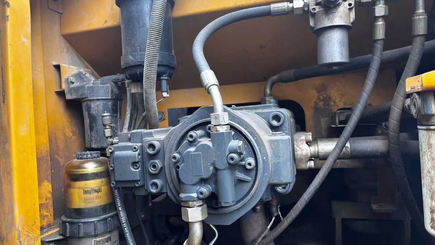 Buy XCMG XE215 Used Excavator / 4