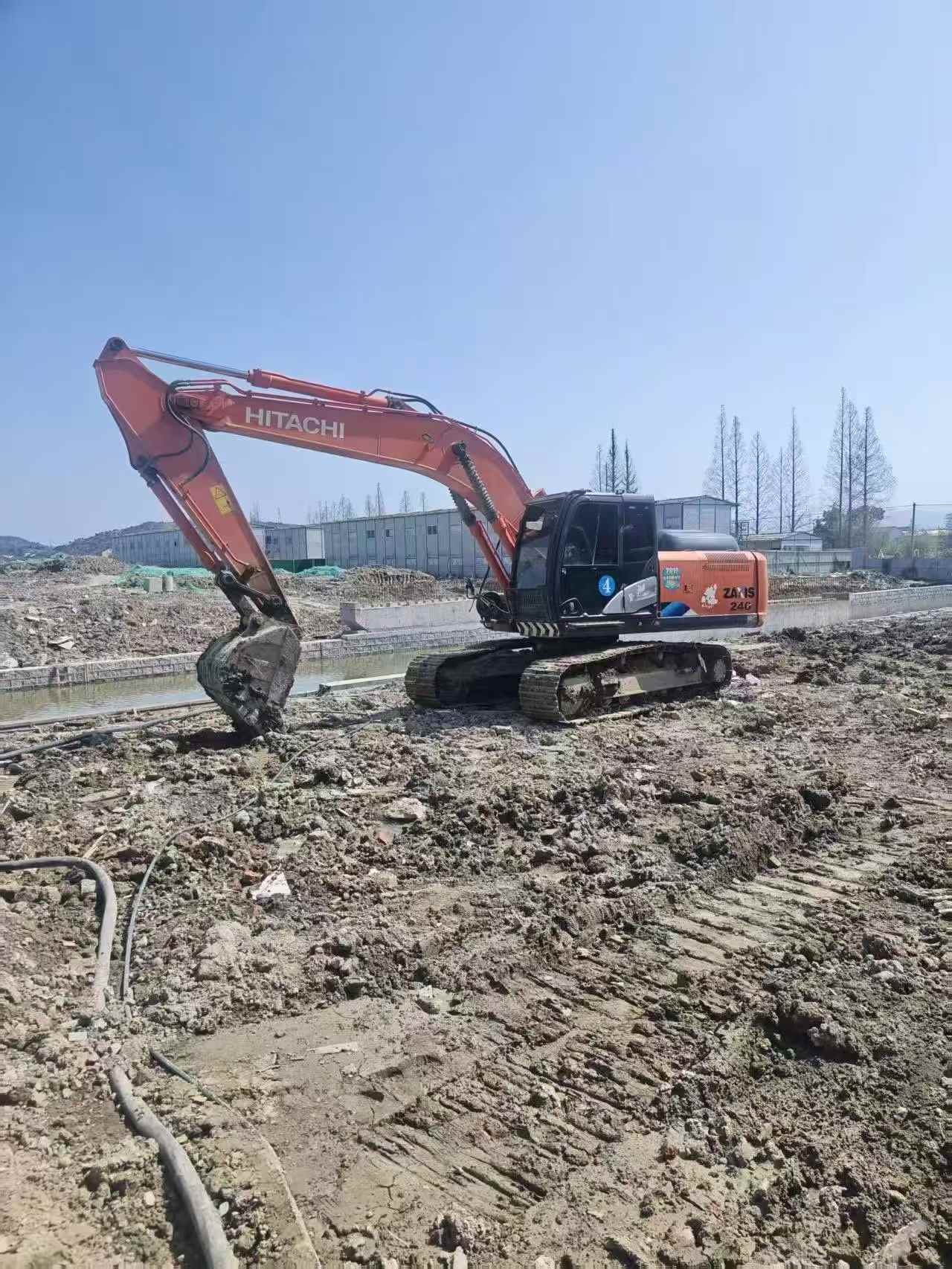 Buy Hitachi ZH200-5A Used Excavator / 3