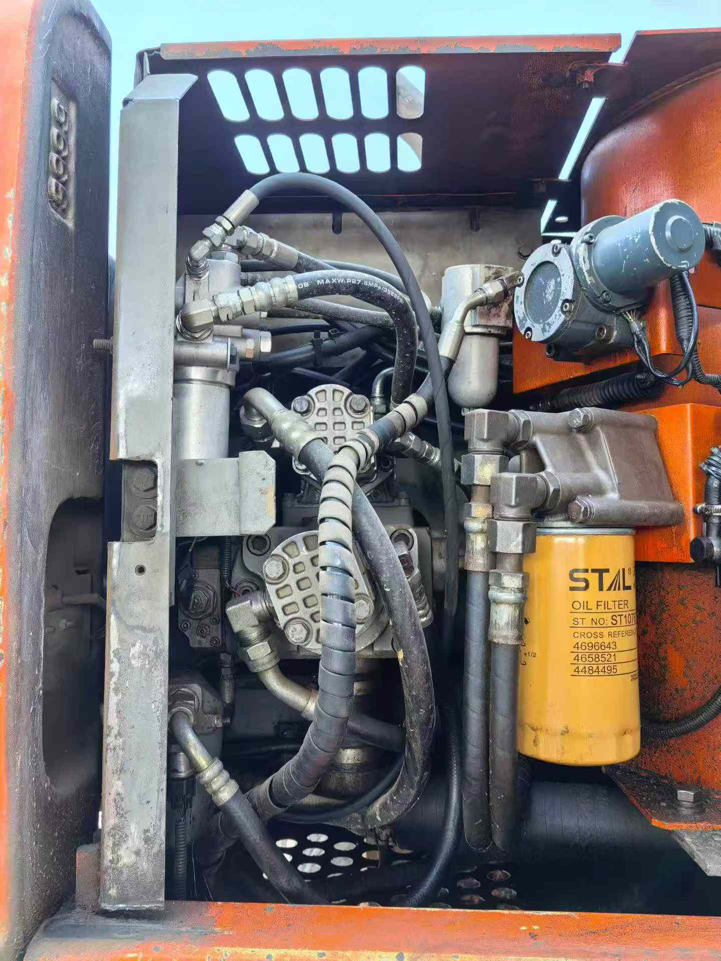 Buy Hitachi EX130H-5 Used Excavator / 3