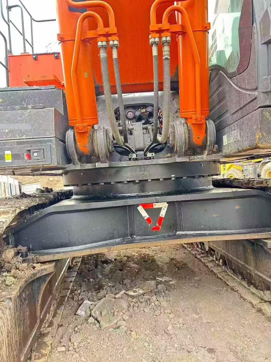 Buy Hitachi ZX890LCH-5A Used Excavator / 3