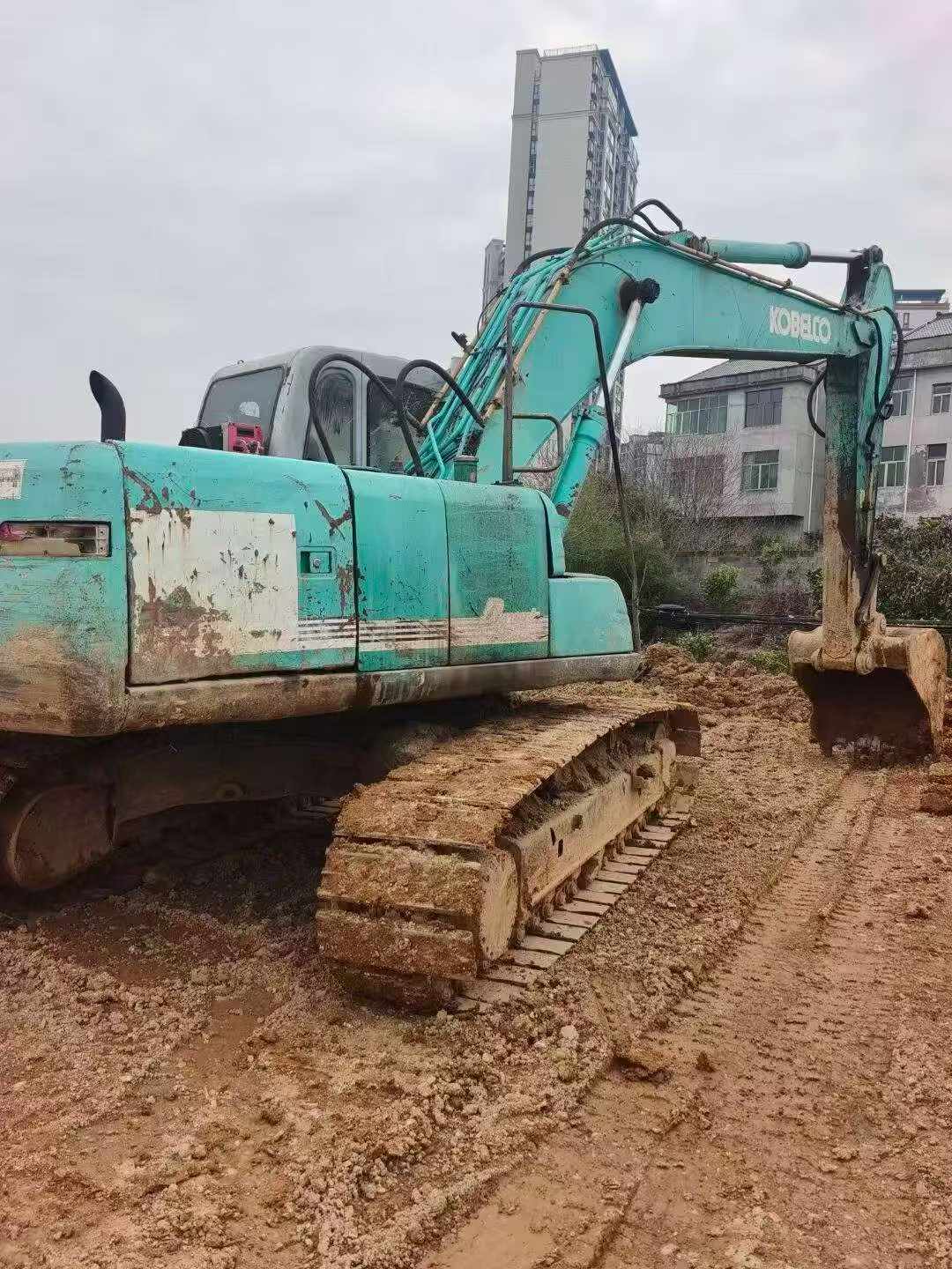 Buy Kobelco SK200-6E Used Excavator / 2