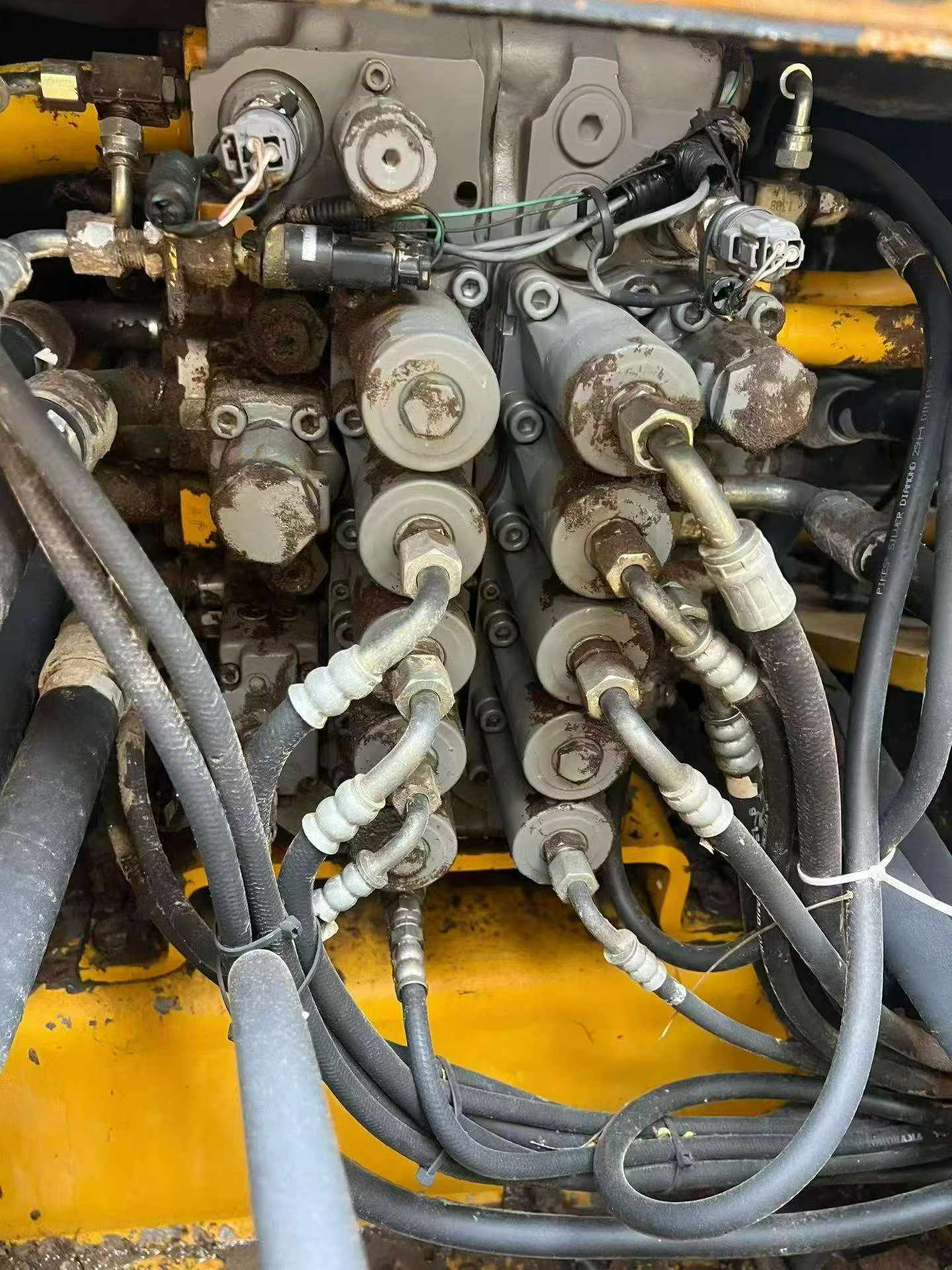 Buy Kato HD1430V Used Excavator / 4