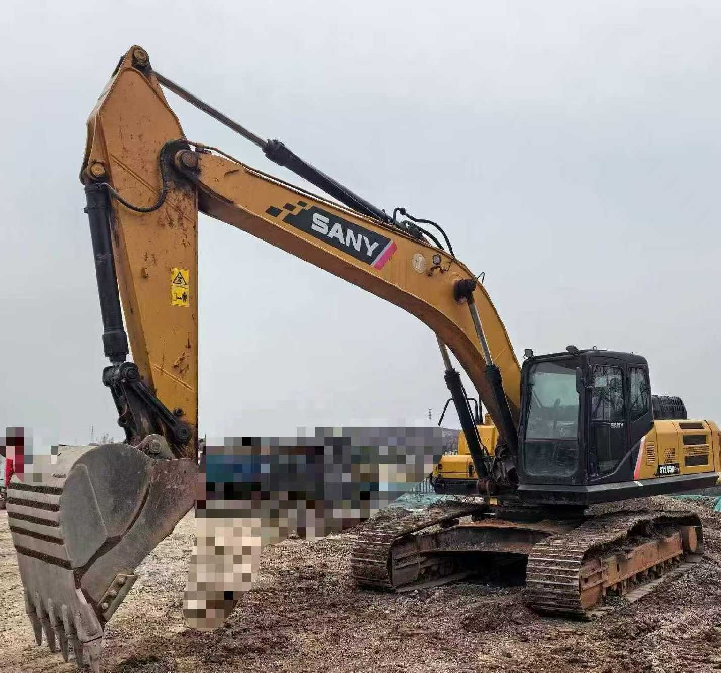 Buy Sany SY245H Used Excavator / 2
