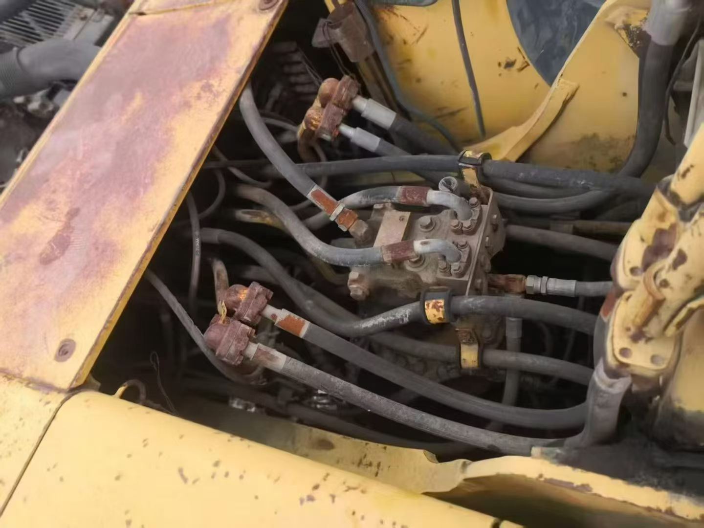 Buy Komatsu PC200-6E Used Excavator / 6