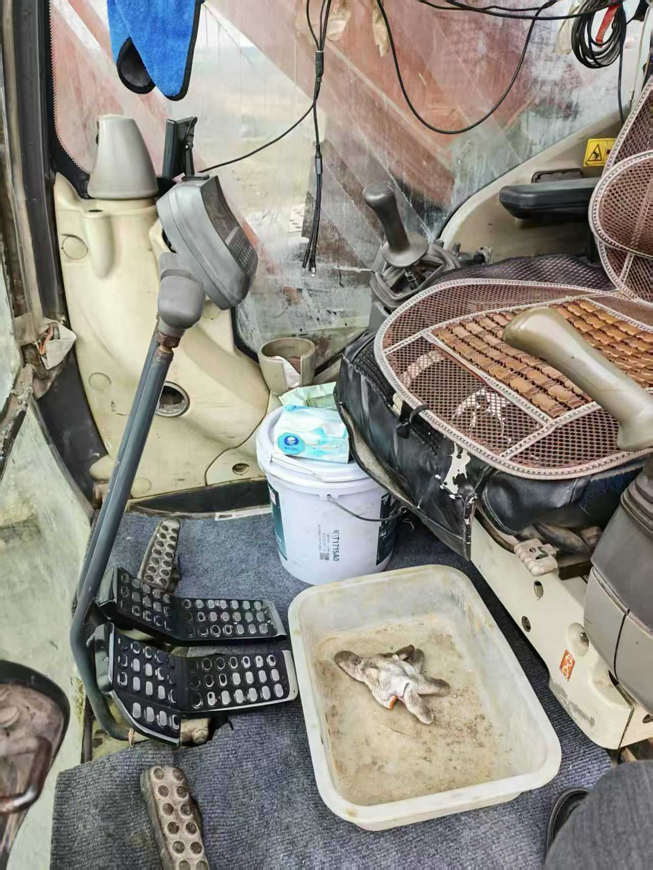 Buy Hitachi EX200-3 Used Excavator / 4