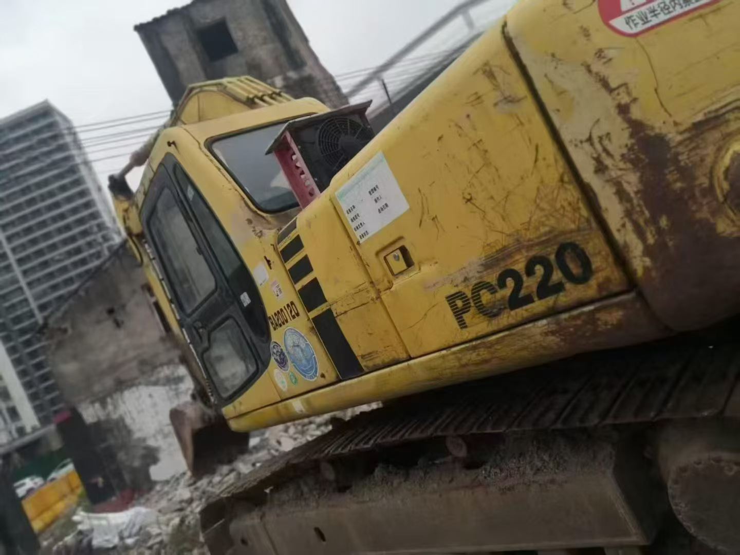 Buy Komatsu PC200-6E Used Excavator / 3