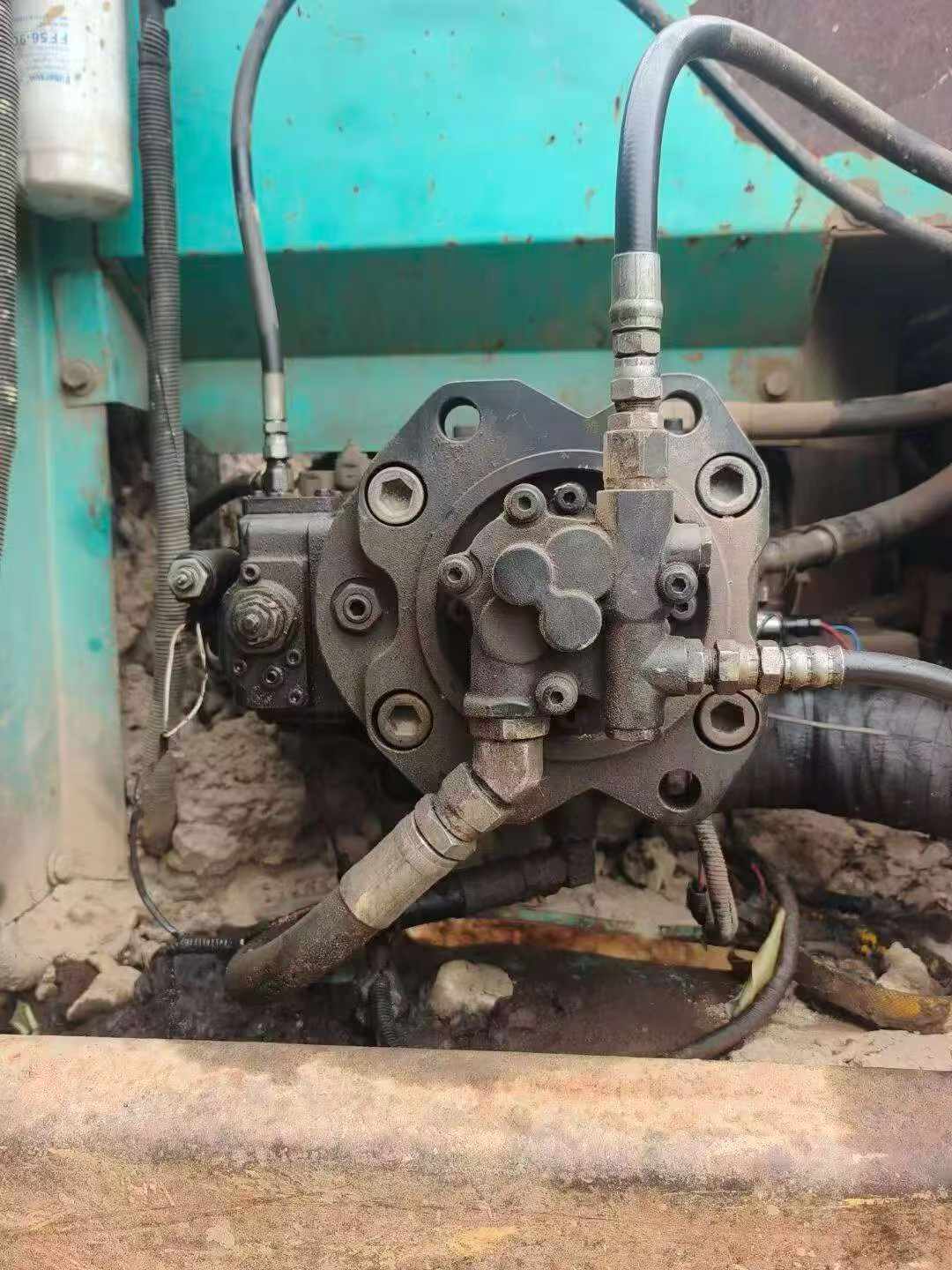 Buy Kobelco SK200-6E Used Excavator / 4