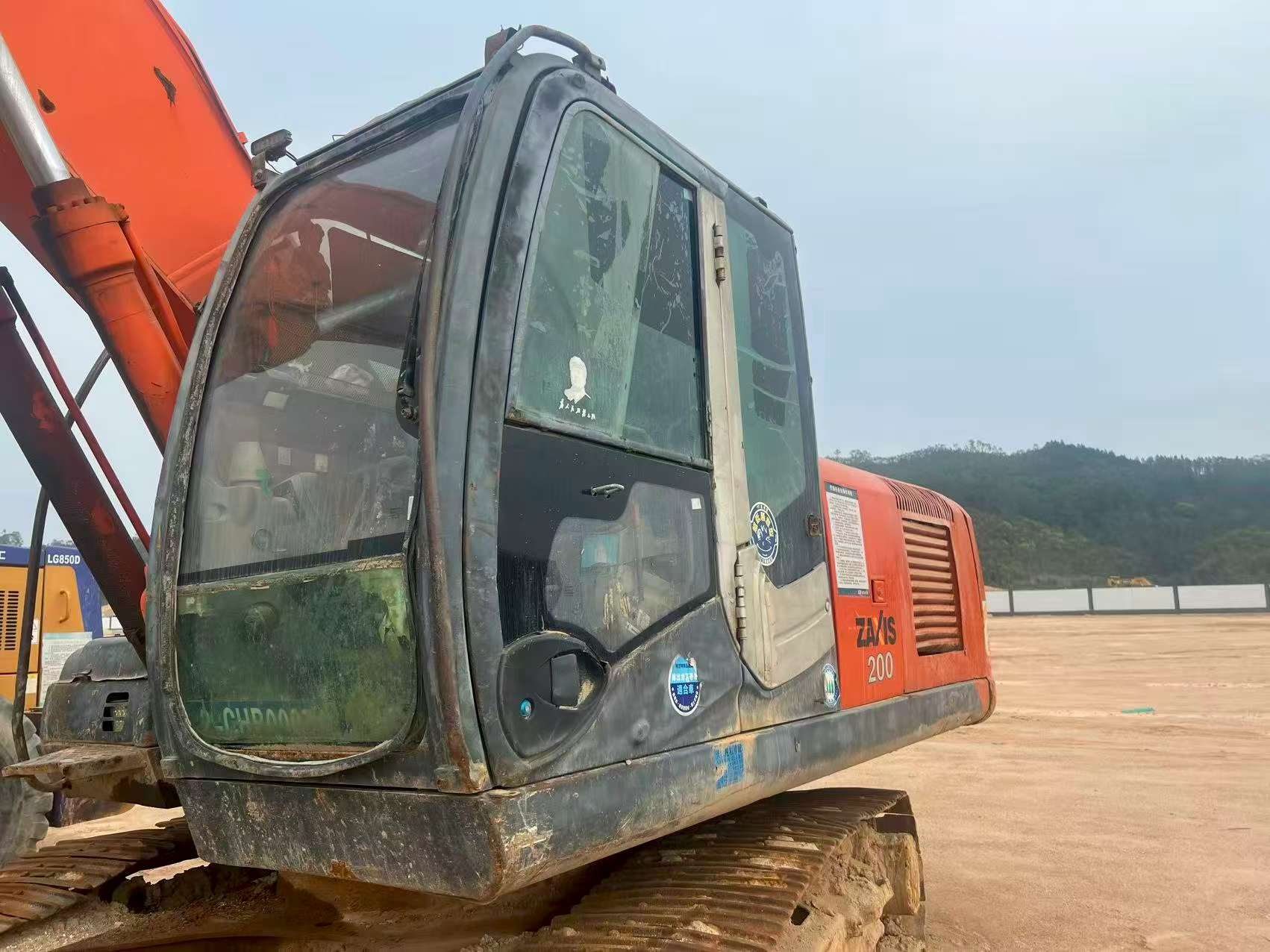 Buy Hitachi EX200-3 Used Excavator / 5