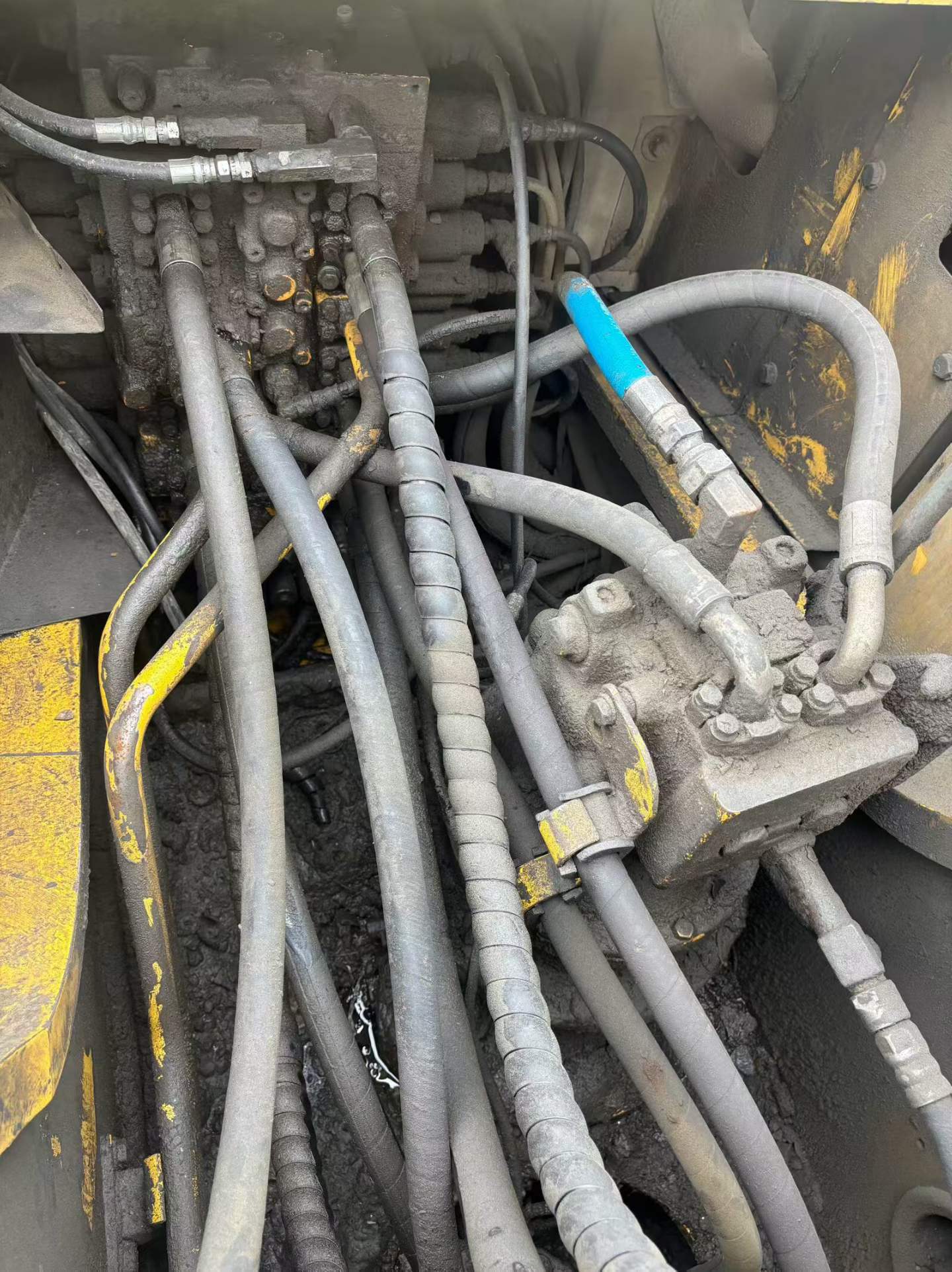 Buy Komatsu PC220-7 Used Excavator / 3