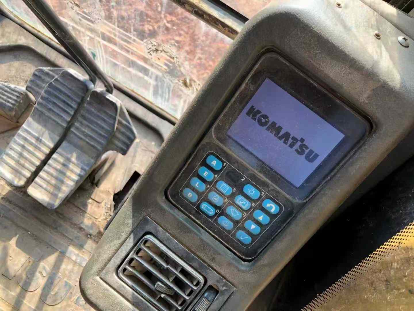 Buy Komatsu PC220-7 Used Excavator / 8