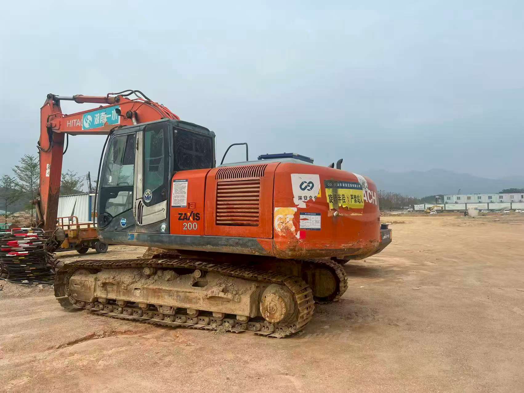 Buy Hitachi EX200-3 Used Excavator / 2