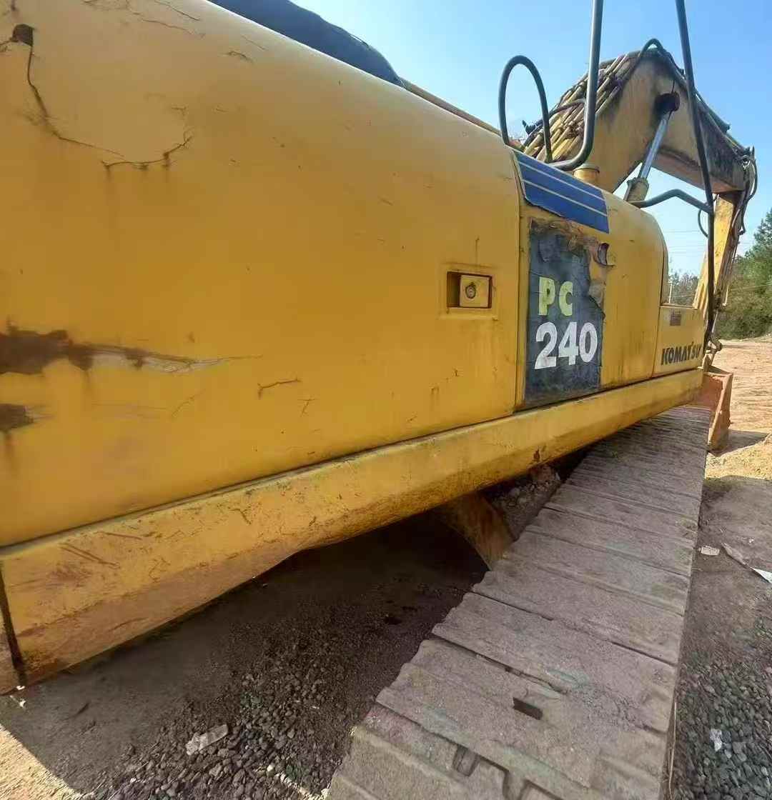 Buy Komatsu PC240-6 Used Excavator / 3