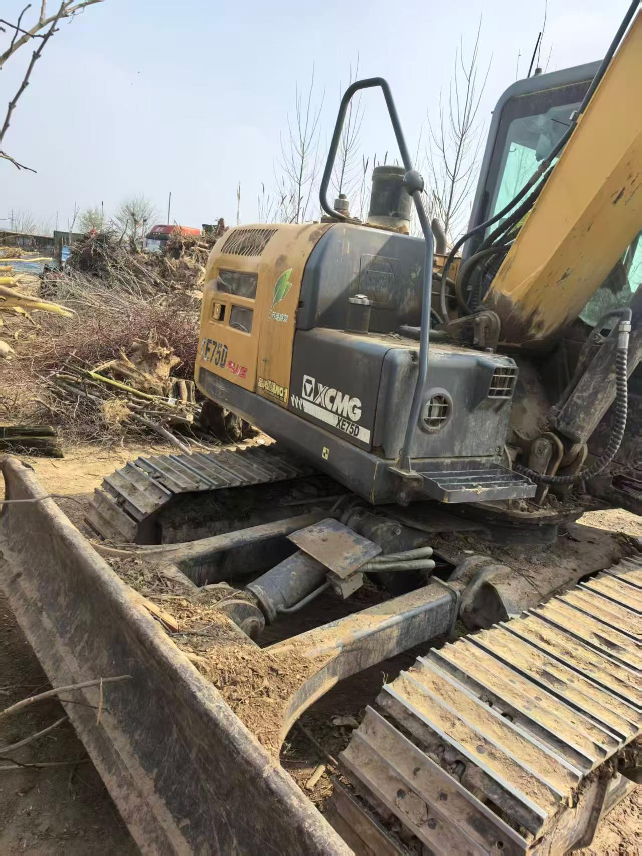 Buy XCMG XE75C Used Excavator / 4