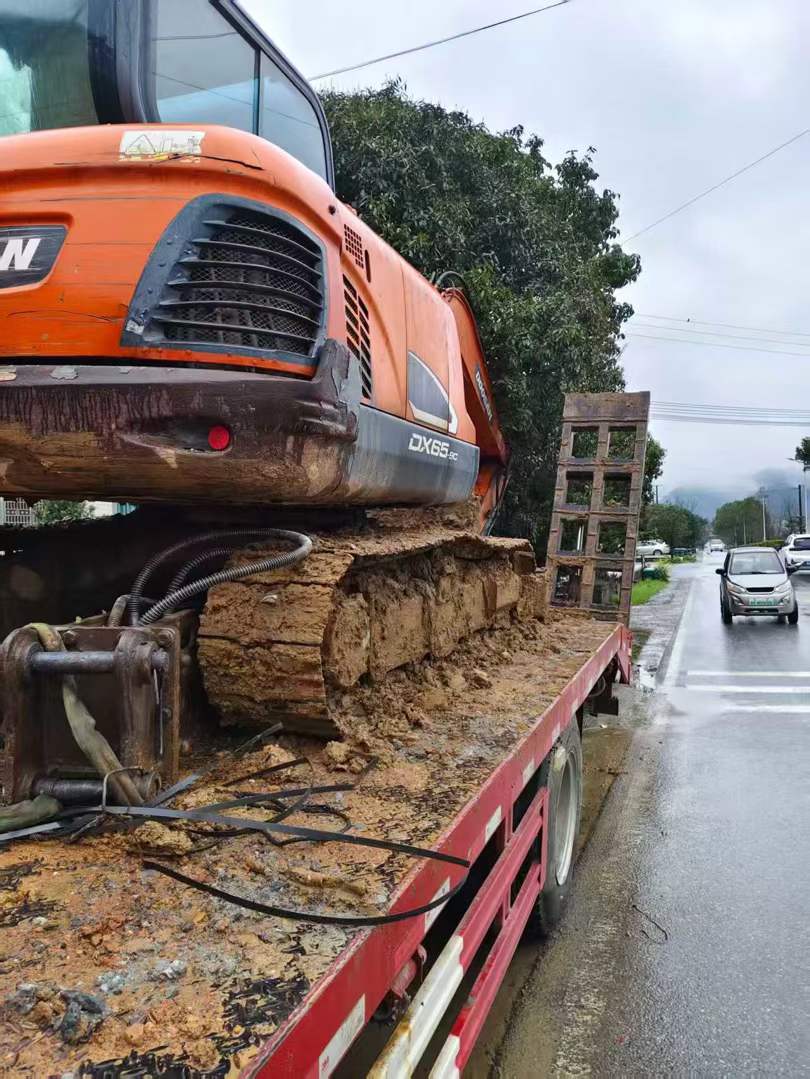 Buy Doosan DX55W Used Excavator / 2