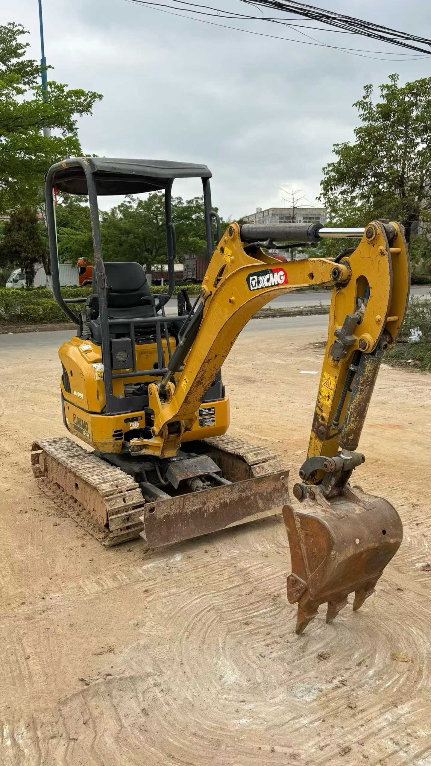 Buy XCMG XE15U Used Excavator / 4