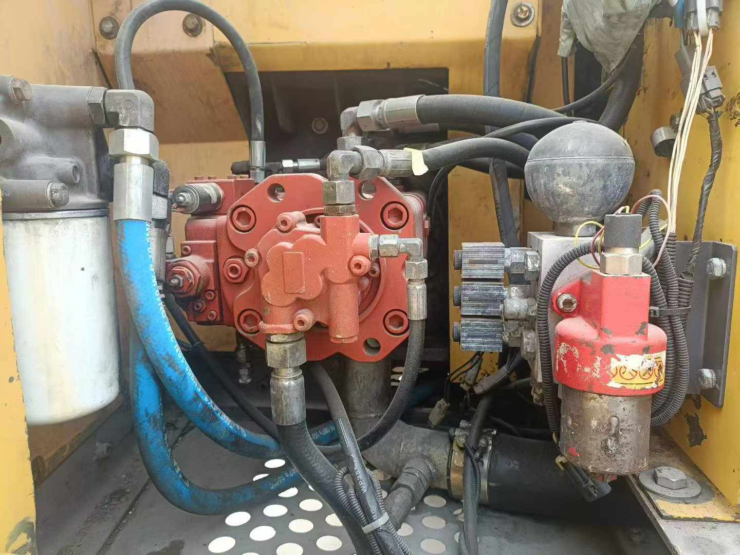 Buy XCMG XE135B Used Excavator / 4