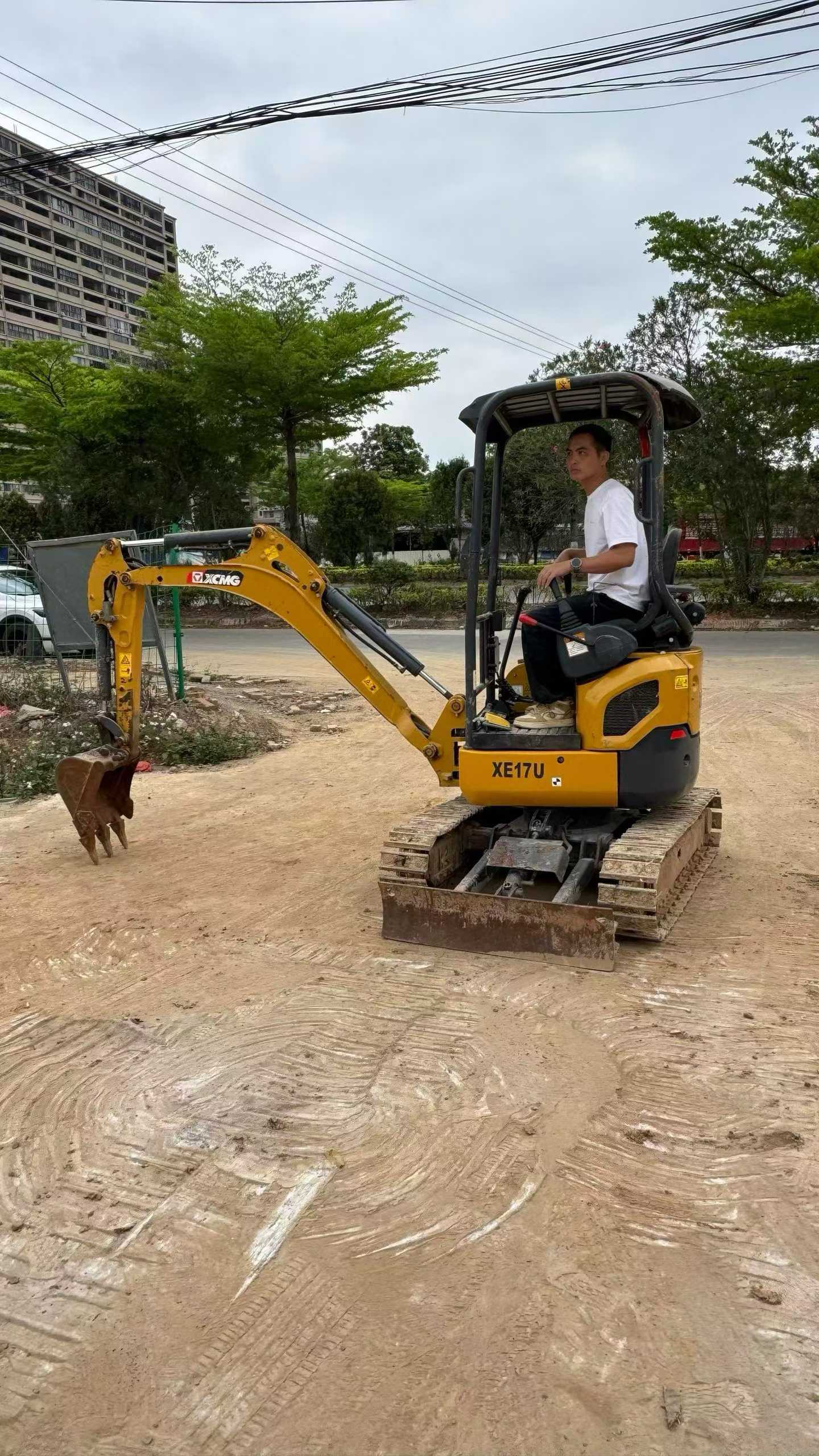 Buy XCMG XE15U Used Excavator / 2