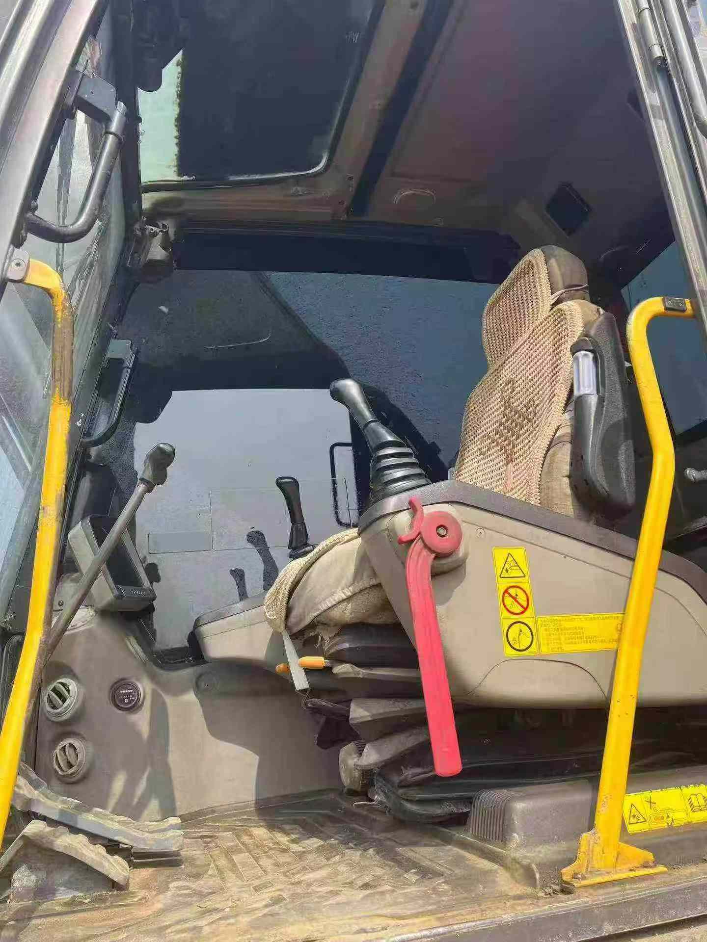 Buy Volvo EC300DL Used Excavator / 6 Buy Volvo EC300DL Used Excavator / 6