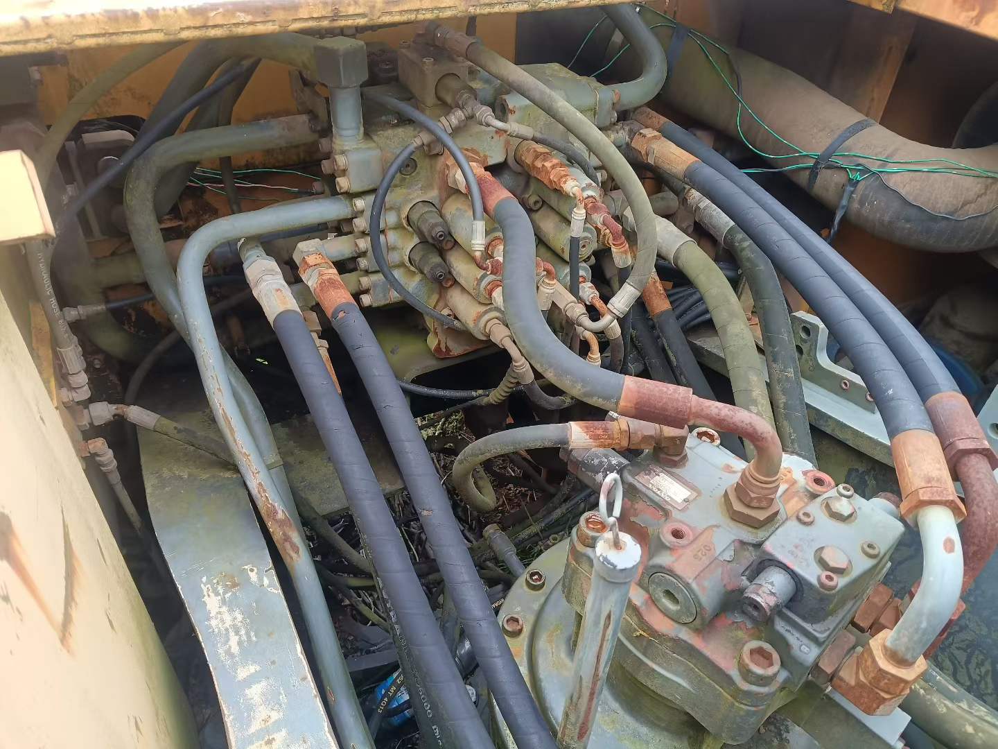 Buy Volvo EC240 Used Excavator / 8