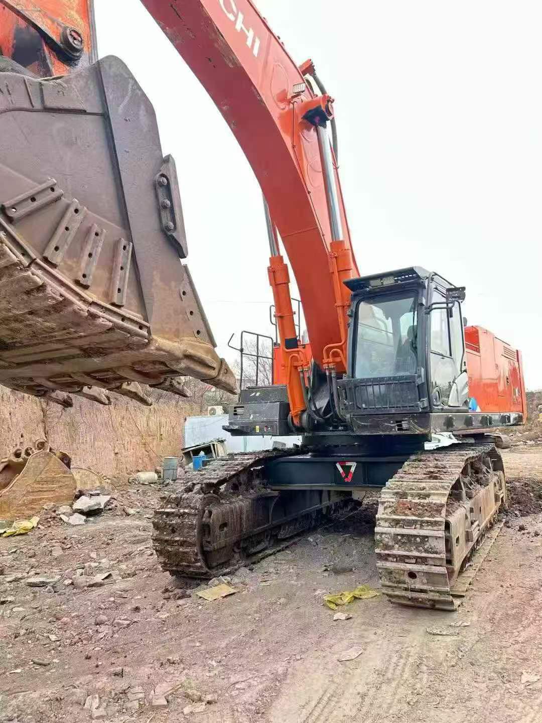 Buy Hitachi ZX890LCH-5A Used Excavator / 4