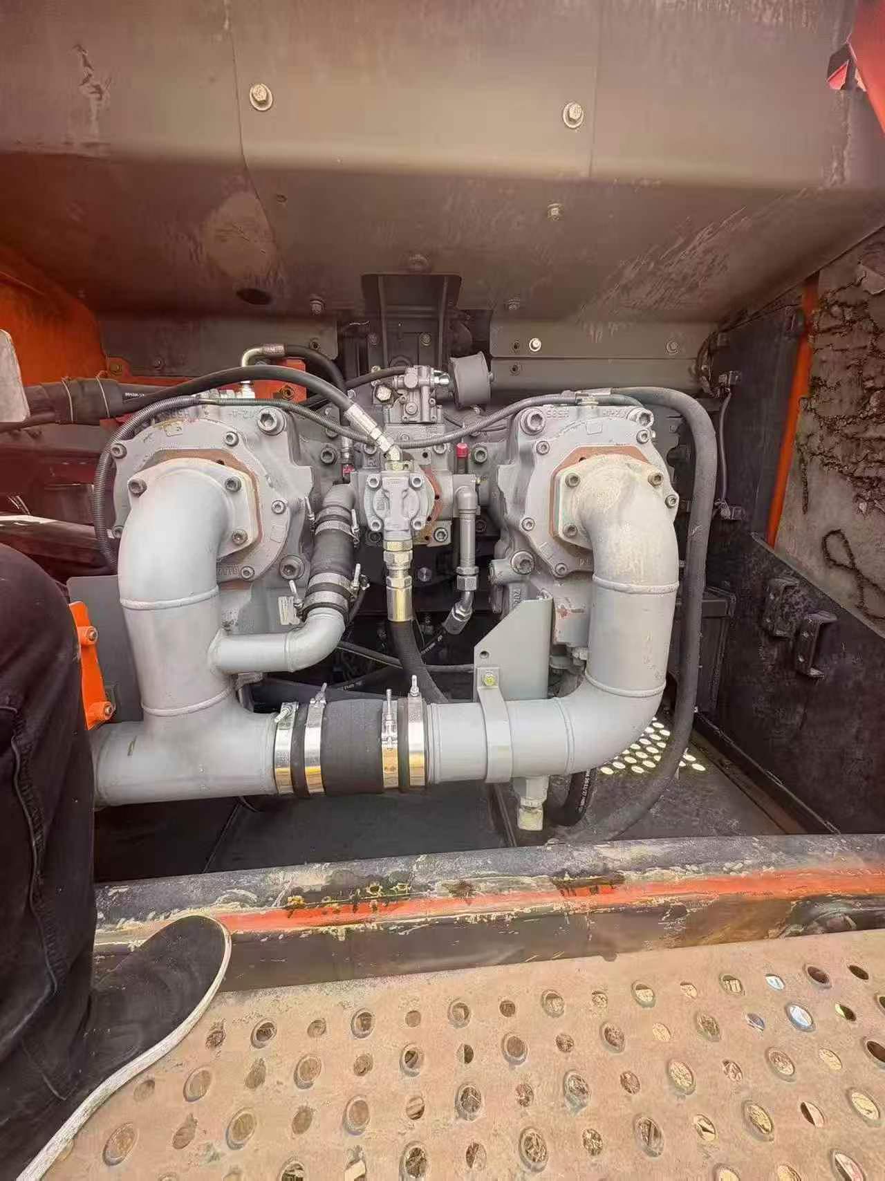 Buy Hitachi ZX890LCH-5A Used Excavator / 6