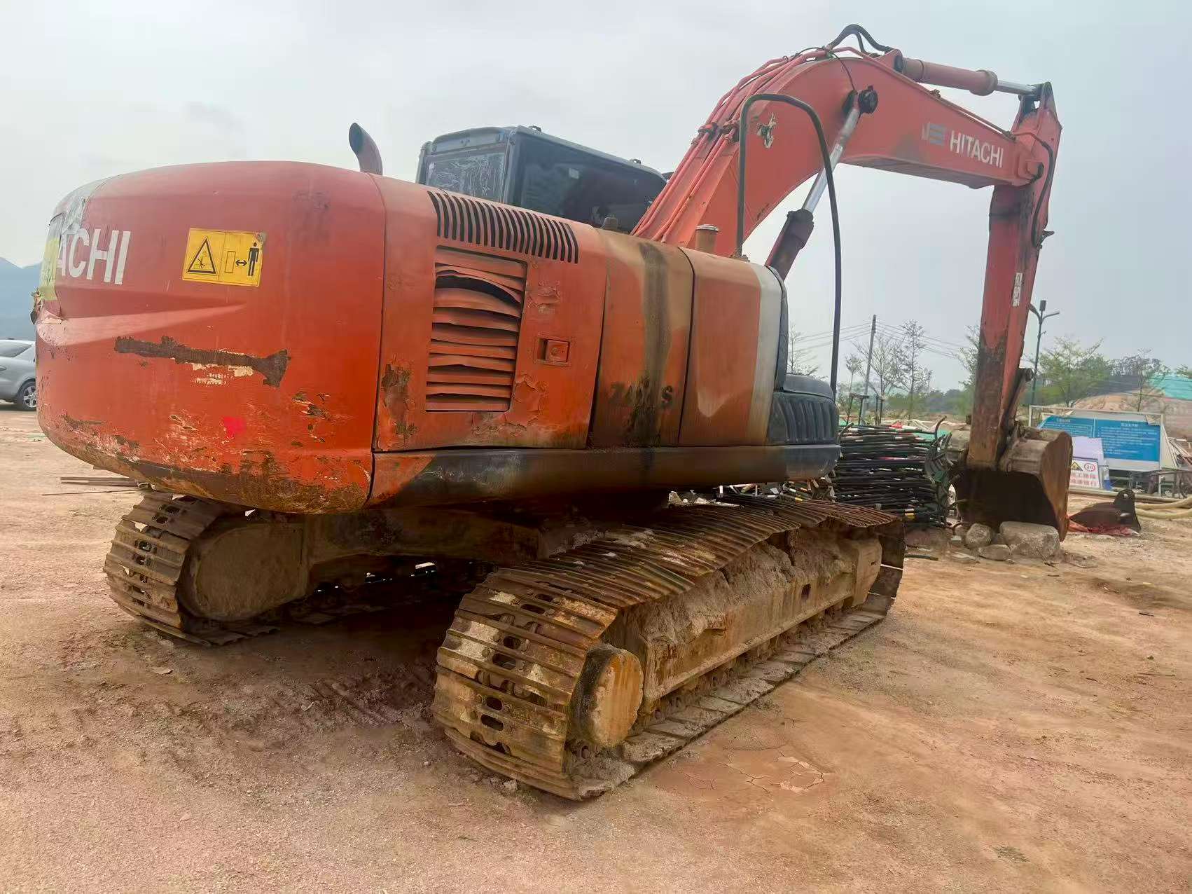 Buy Hitachi EX200-3 Used Excavator / 3