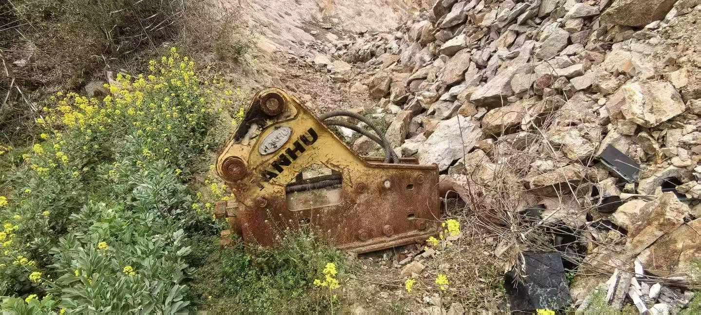 Buy Doosan DH220-7 Used Excavator / 3