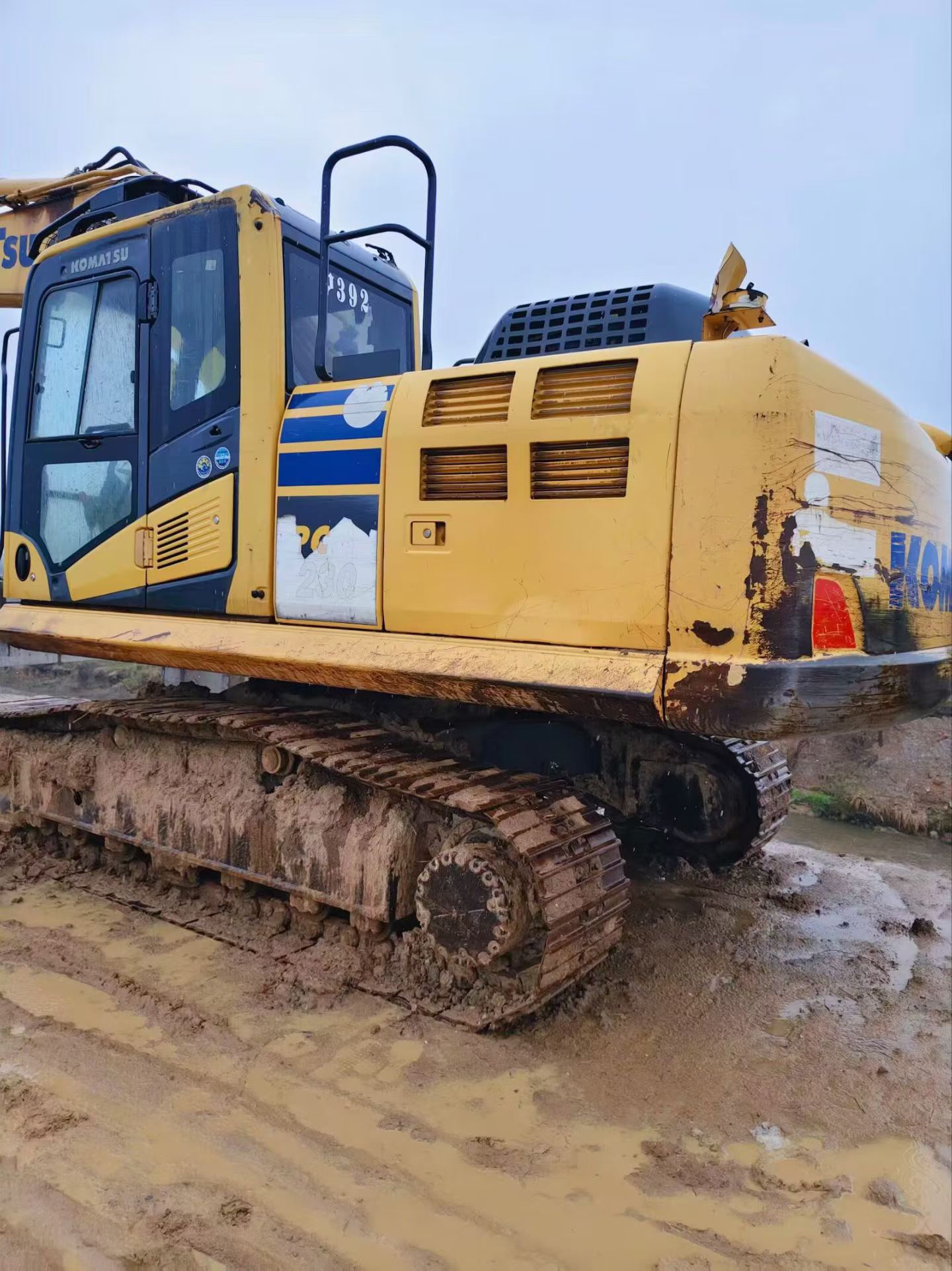 Buy Komatsu PC210-10 Used Excavator / 6