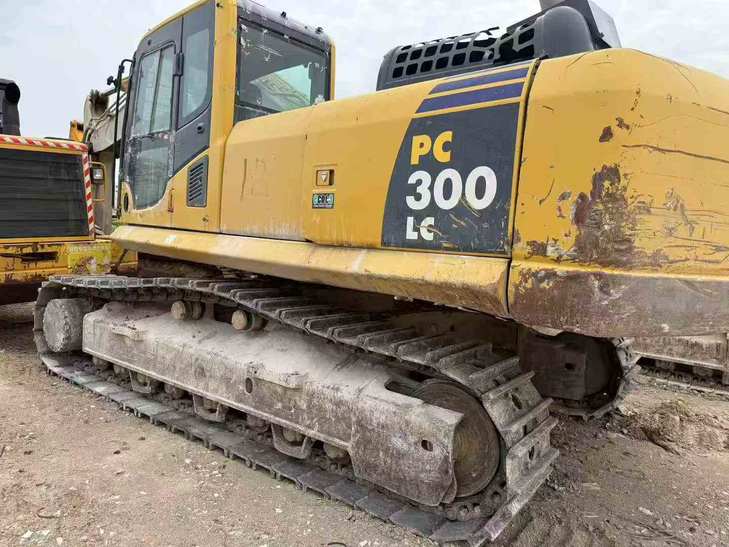 Buy Komatsu PC300-10 Used Excavator / 1