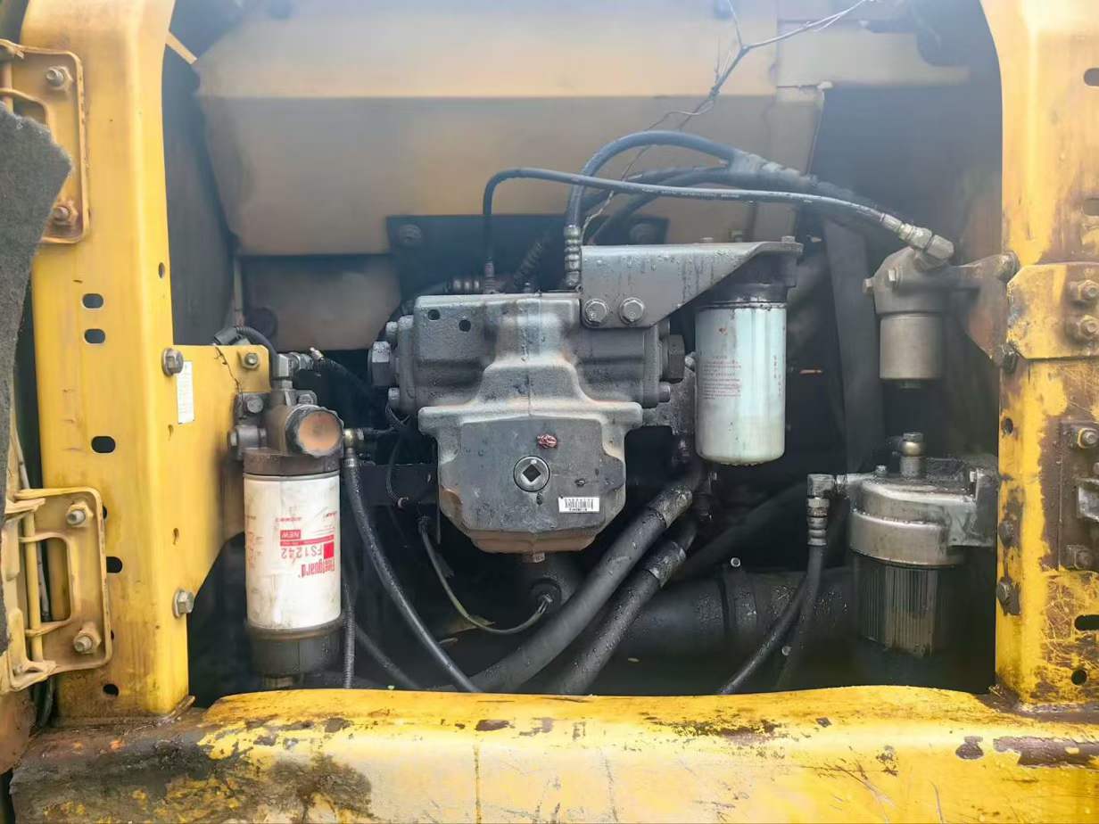 Buy Komatsu PC200-8N1 Used Excavator / 5