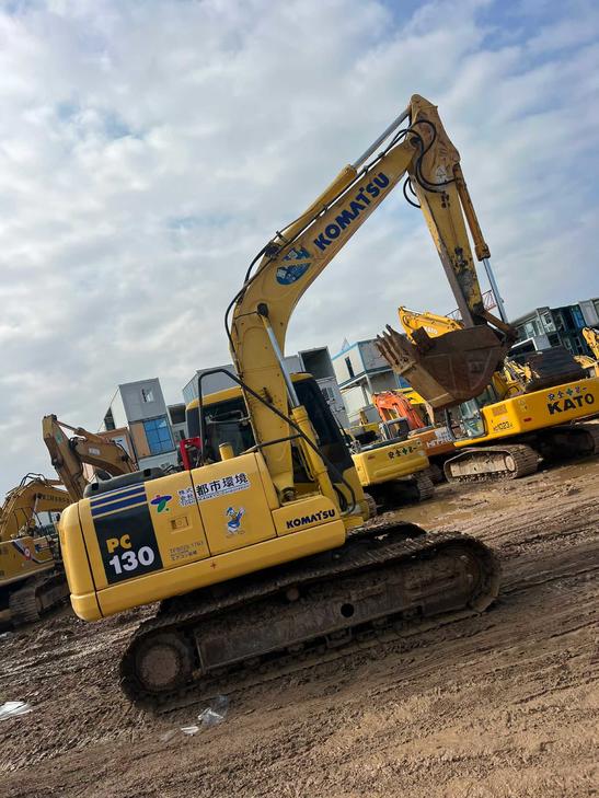 Buy Komatsu PC130-7 Used Excavator / 1