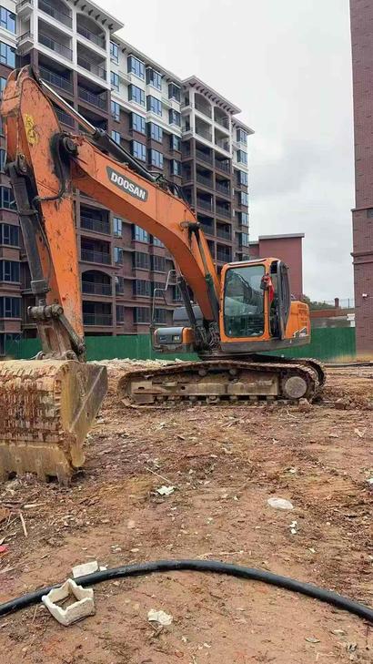 Buy Doosan DH215-7 Used Excavator / 1