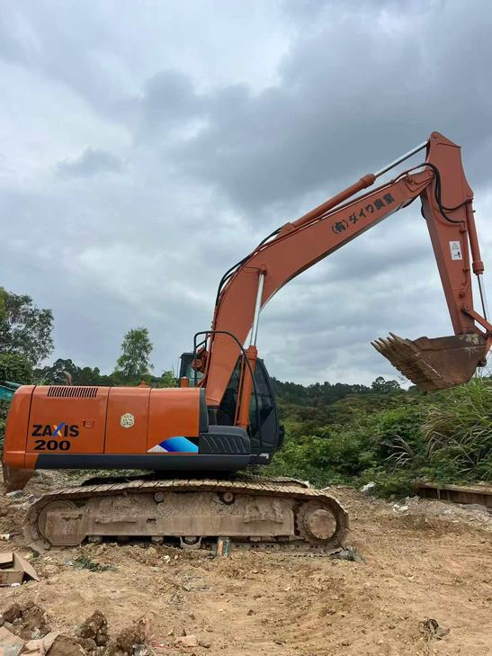 Buy Hitachi EX200 Used Excavator / 1