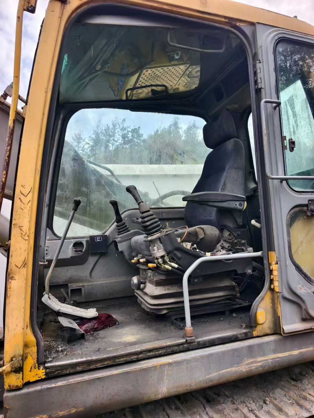 Buy Volvo EC200 Used Excavator / 3