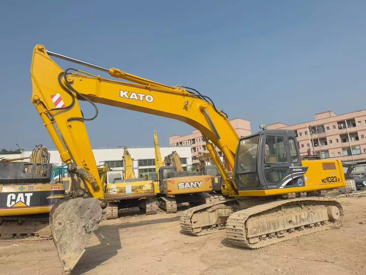 Buy Kato 820-3SP Used Excavator / 3