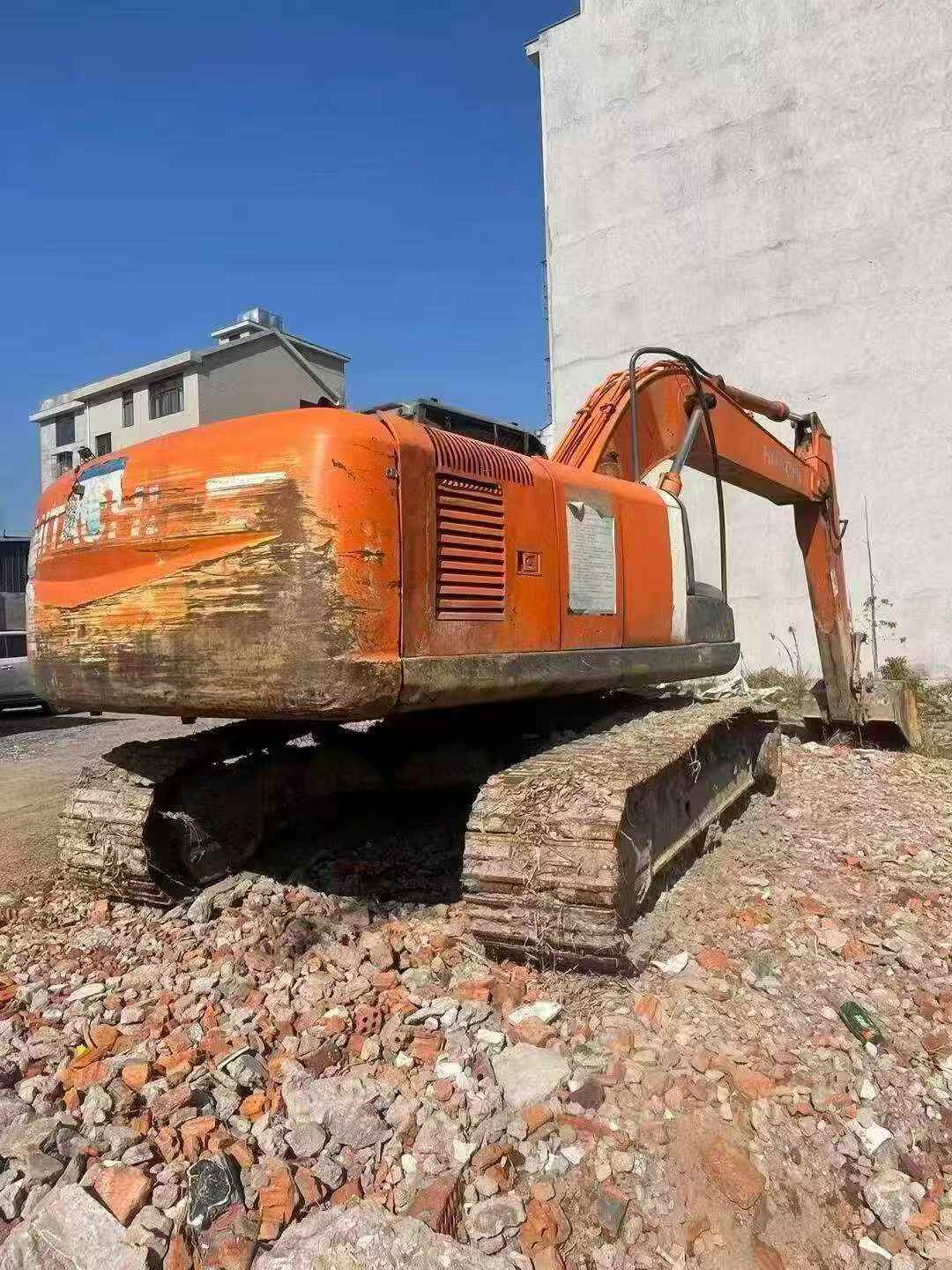 Buy Hitachi EX200-3 Used Excavator / 3