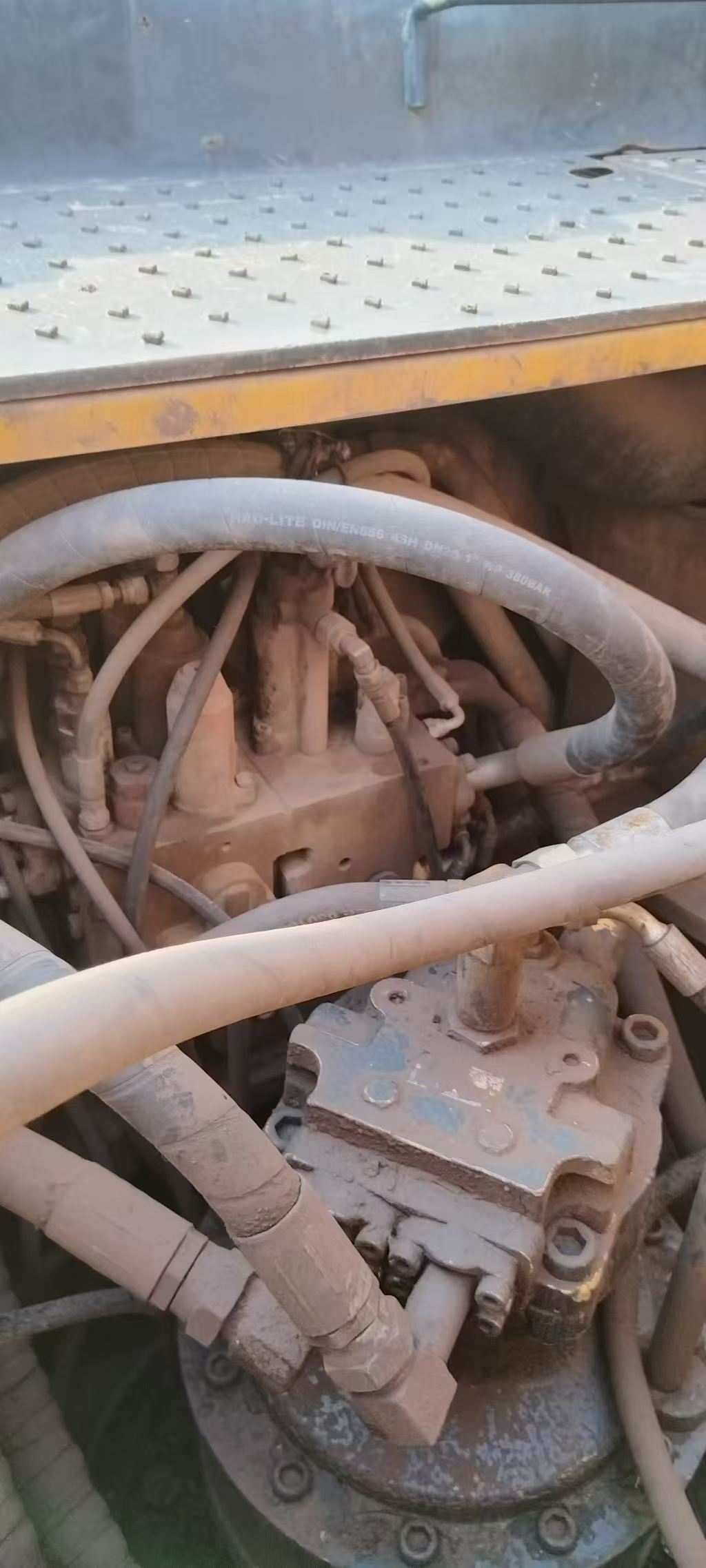 Buy Hyundai R275LVS Used Excavator / 2