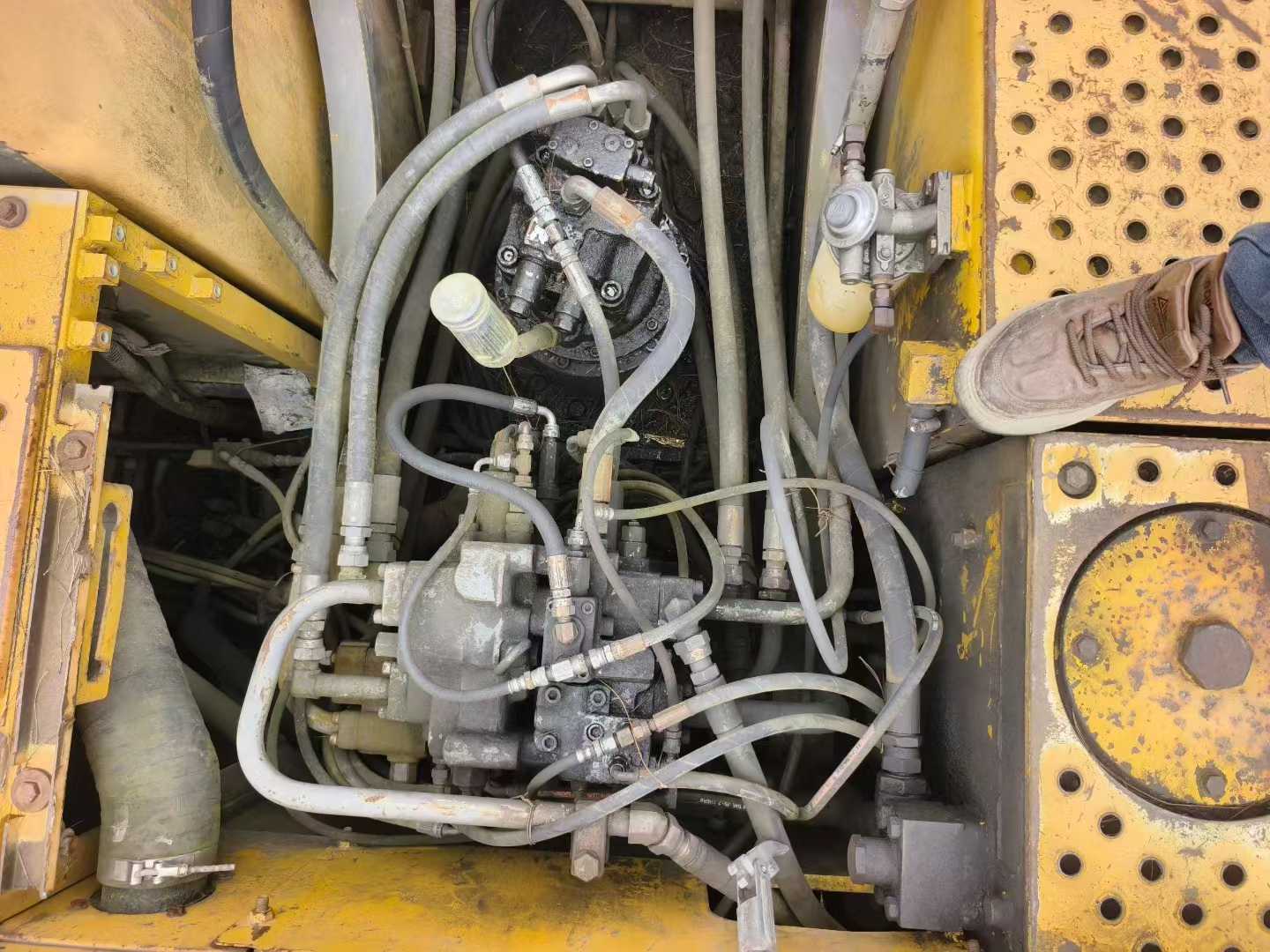 Buy Volvo EC200 Used Excavator / 5