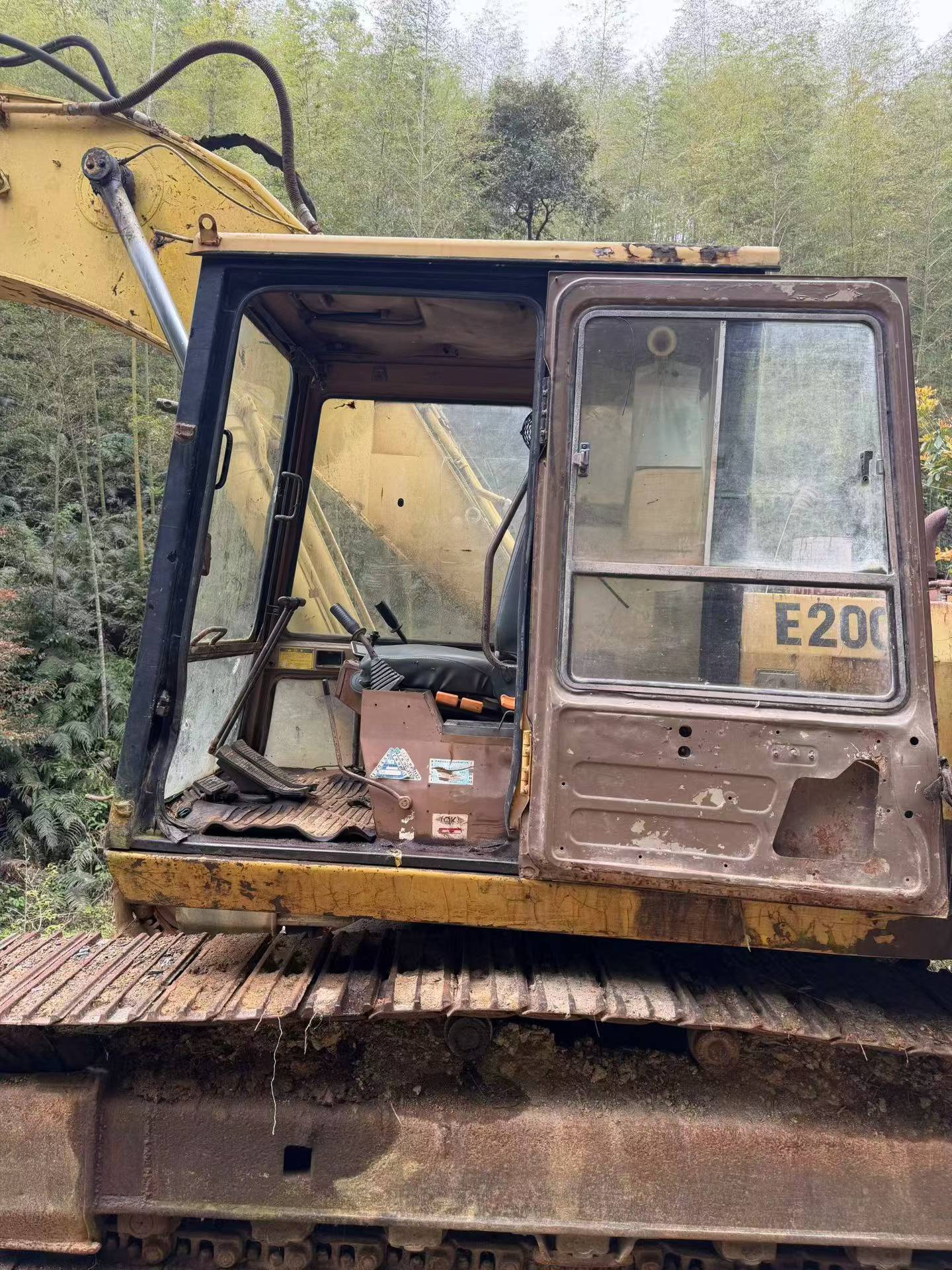 Buy Caterpillar E200B Used Excavator / 3