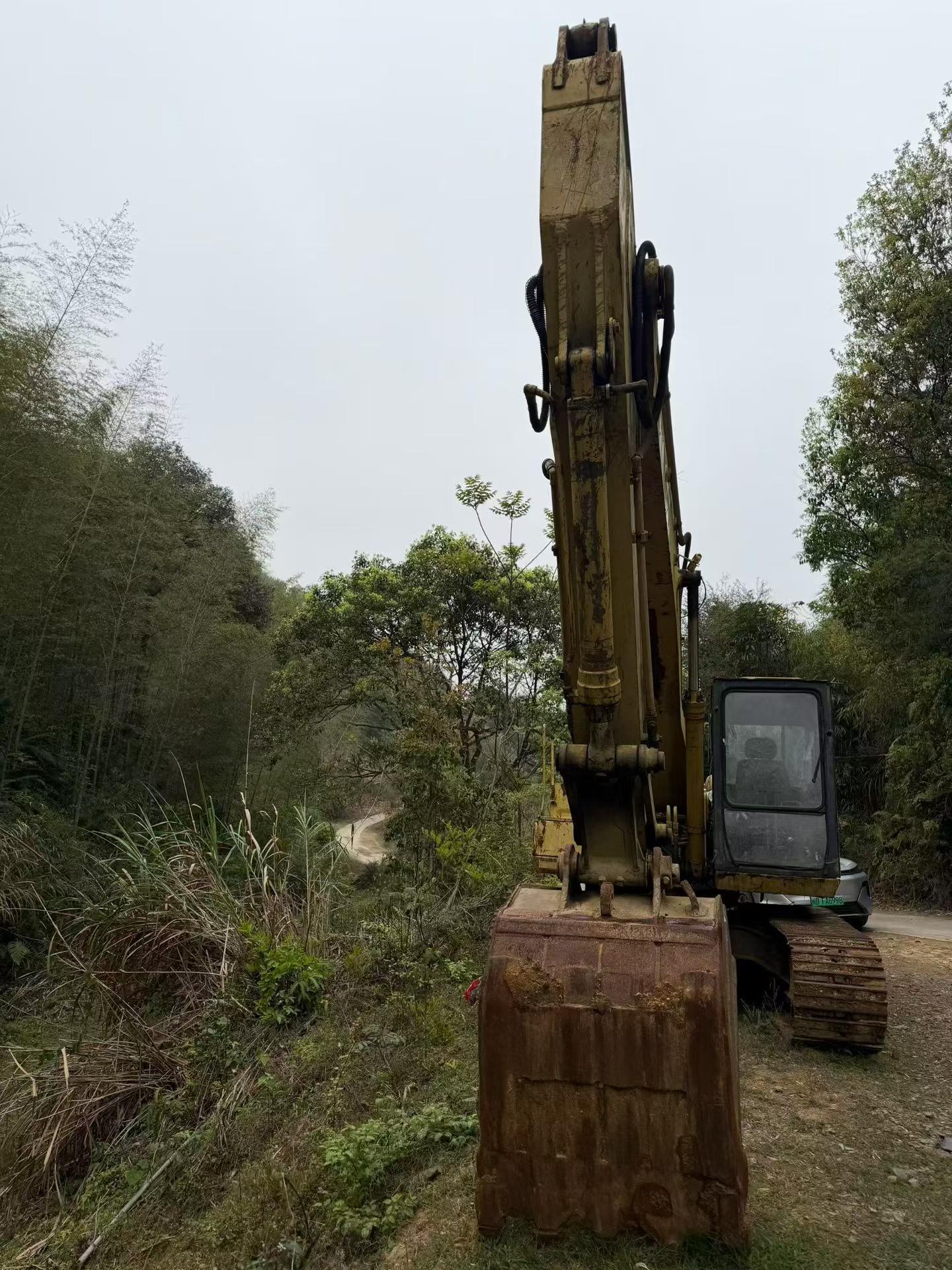 Buy Caterpillar E200B Used Excavator / 2