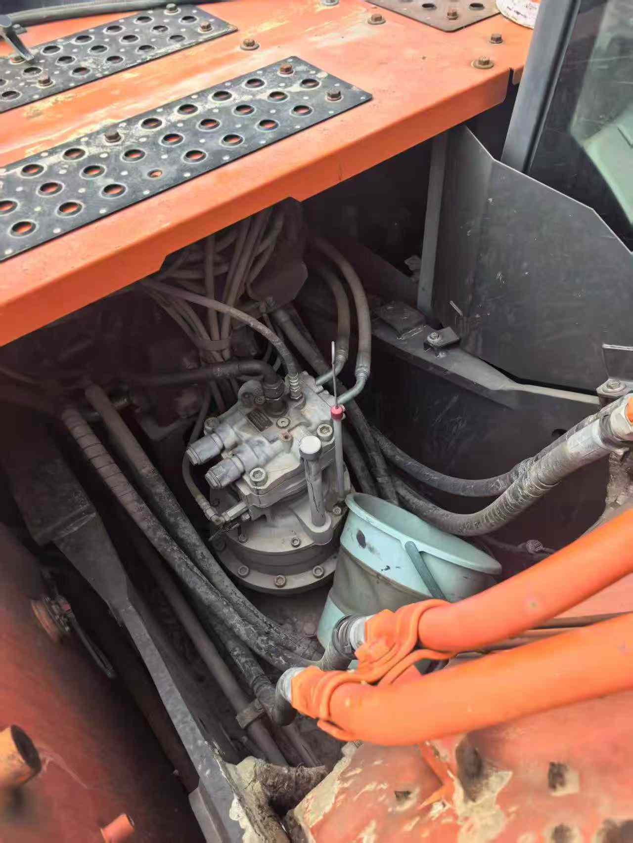 Buy Hitachi ZX210H-5A Used Excavator / 2