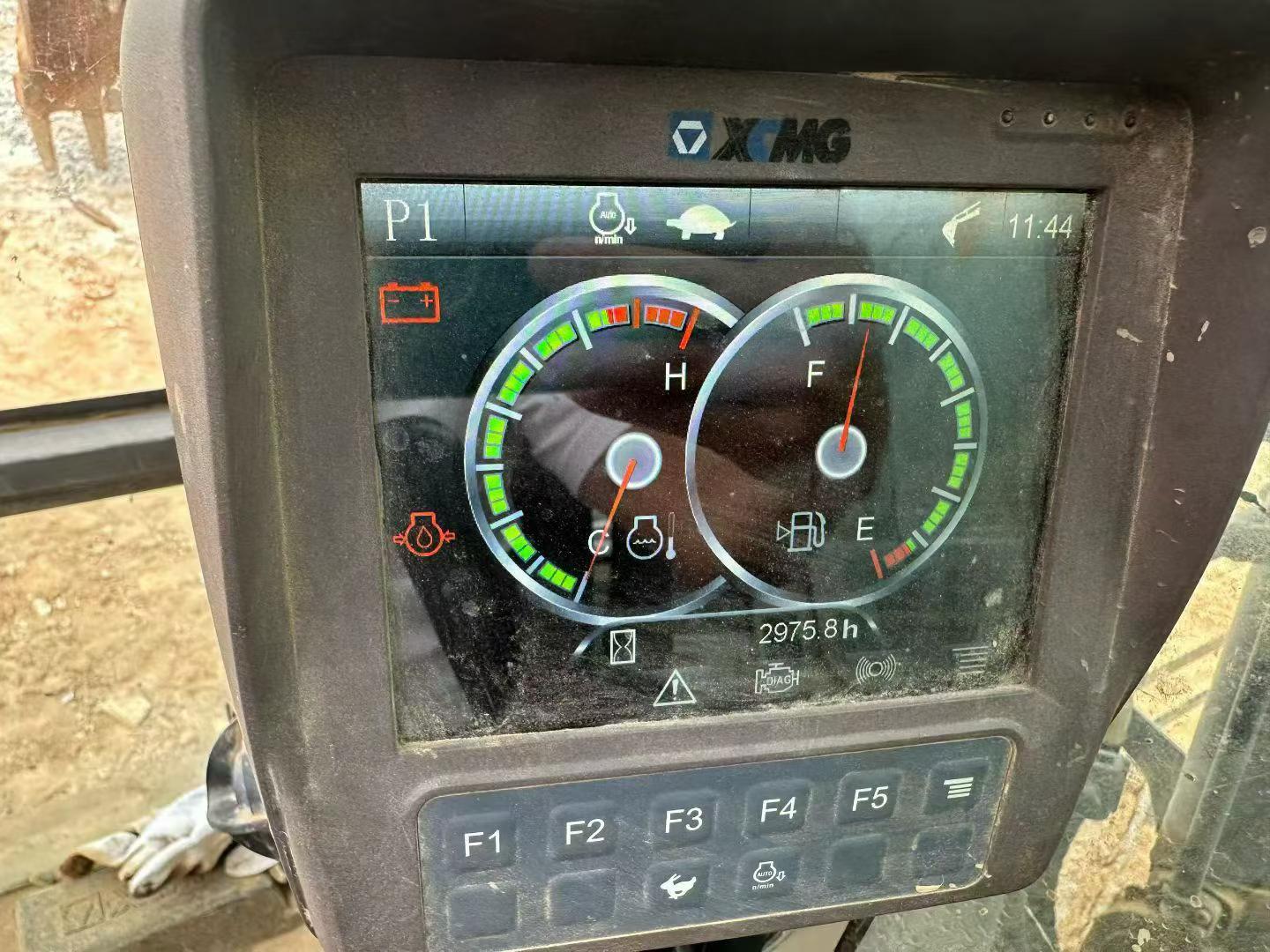 Buy XCMG XE135B Used Excavator / 4