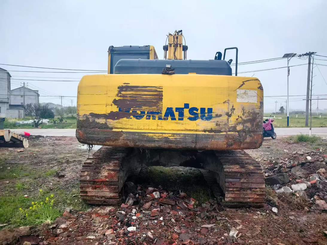 Buy Komatsu PC200-8N1 Used Excavator / 4