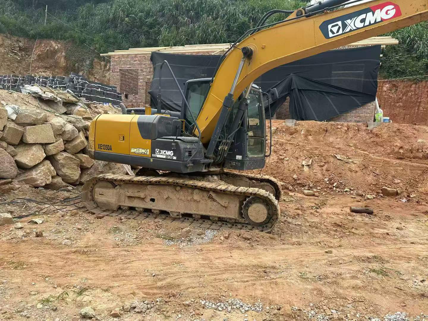 Buy XCMG XE135B Used Excavator / 2