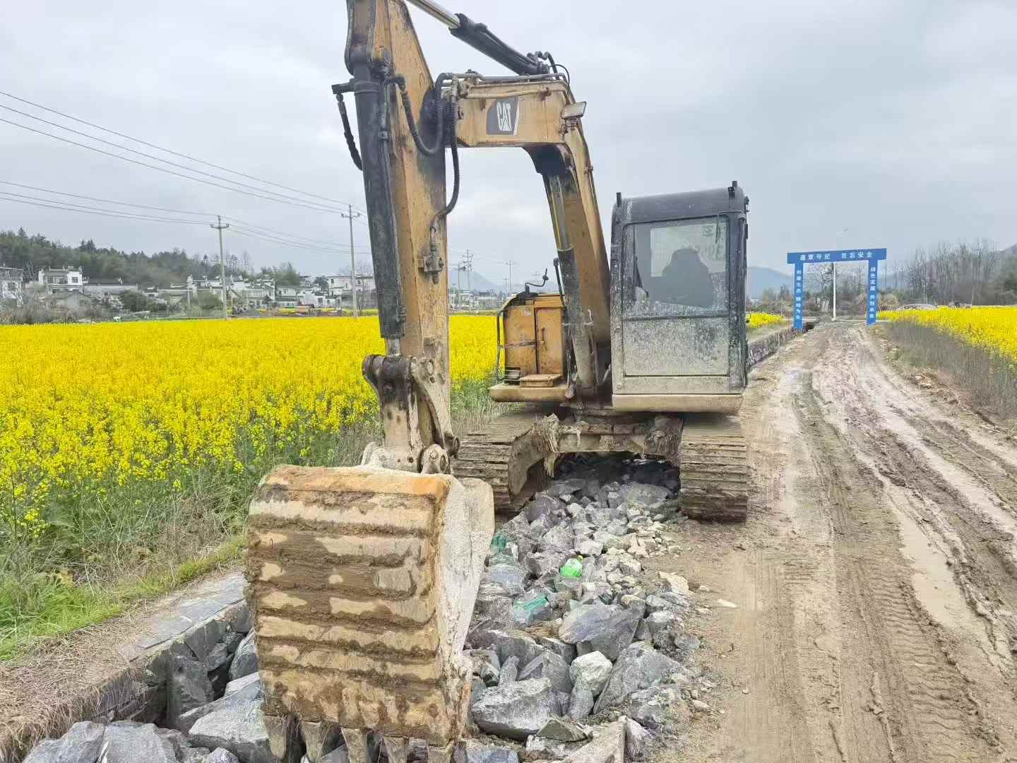 Buy Caterpillar 307B Used Excavator / 3