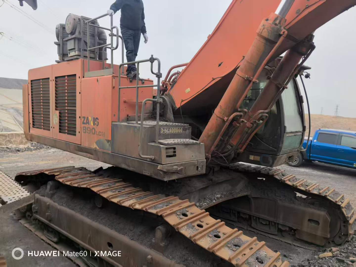 Buy Hitachi ZX890LCH-5A Used Excavator / 5