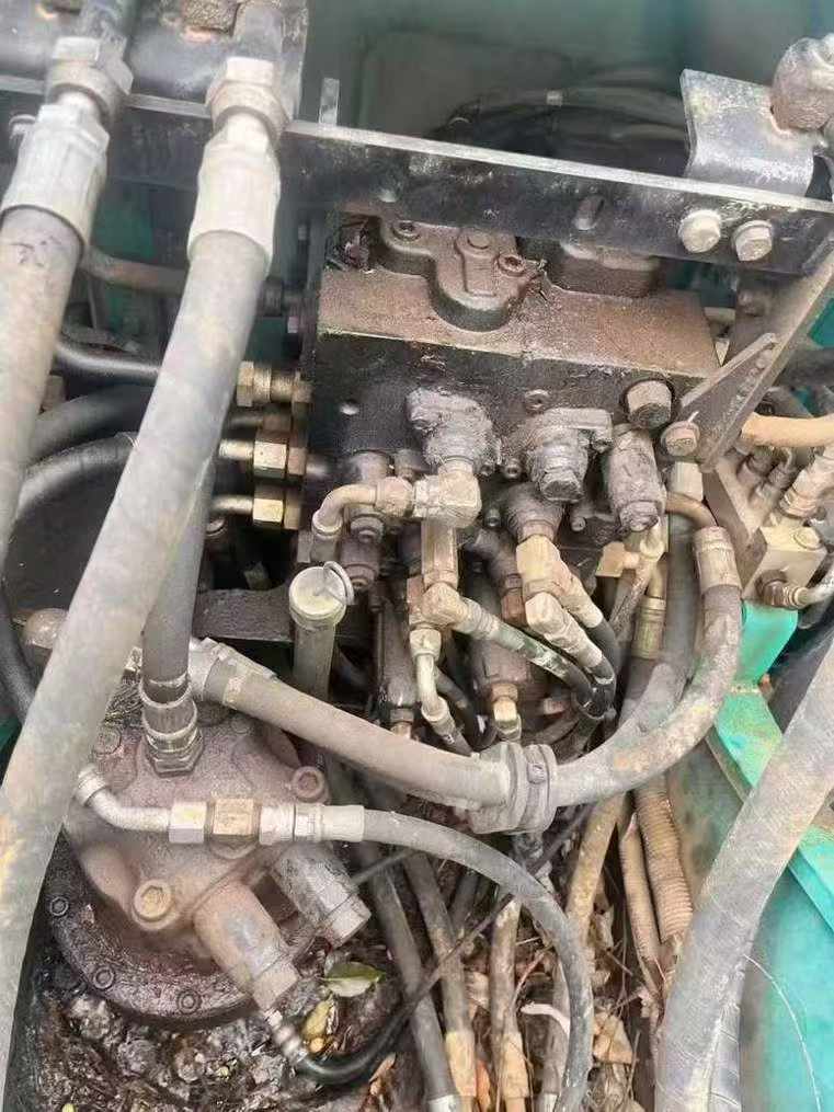 Buy Kobelco SK130 Used Excavator / 4